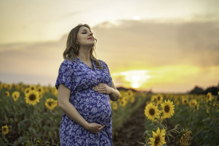 Coraz Więcej Kobiet w Ciąży Zażywa Konopi Indyjskich, Dutch Seeds